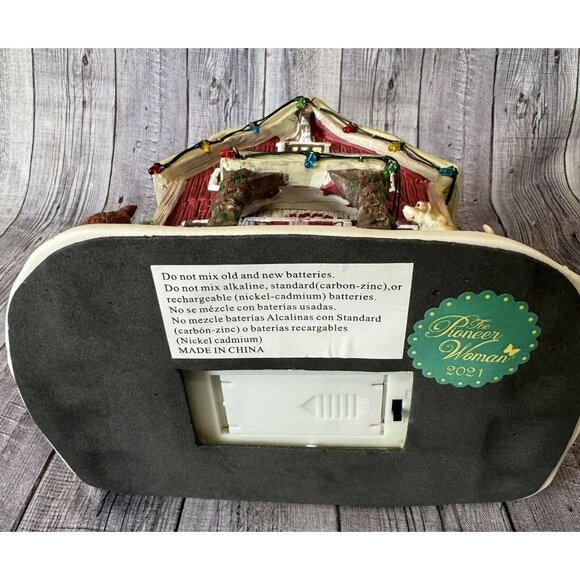 The Pioneer Woman Drummond Ranch Holiday Village 2021 Light-Up Christmas Barn - Picture 9 of 16